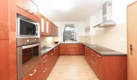 Eladó Családi ház, Családi ház, Hlavná, Dunajská Streda, Szlovákia