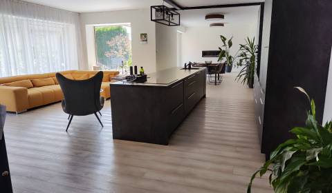 Eladó Családi ház, Családi ház, Obrancov mieru, Poltár, Szlovákia