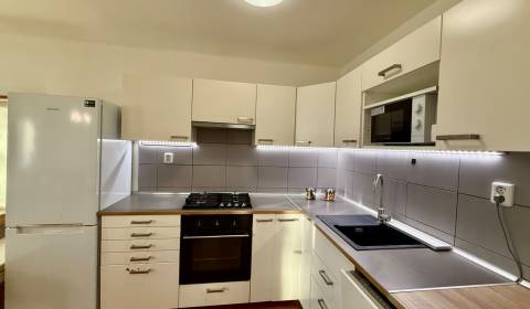 Eladó 3 szobás lakás, 3 szobás lakás, Gejzu Dusíka, Trnava, Szlovákia