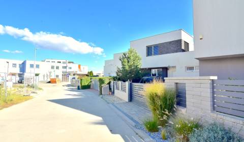 Eladó Családi ház, Családi ház, Hroznová, Senec, Szlovákia