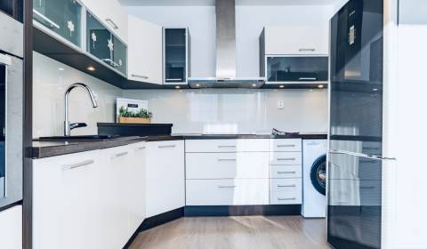 Eladó 3 szobás lakás, 3 szobás lakás, Ševčenkova, Bratislava - Petržal