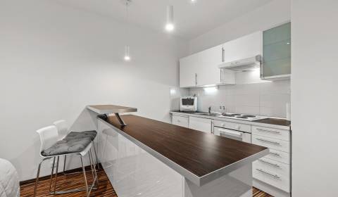 Eladó 1 szobás lakás, 1 szobás lakás, Bratislava - Staré Mesto, Szlová