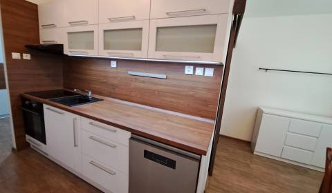 Eladó 2 szobás lakás, 2 szobás lakás, Levice, Szlovákia