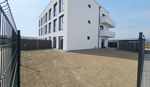 Eladó 3 szobás lakás, 3 szobás lakás, Dúhová, Pezinok, Szlovákia