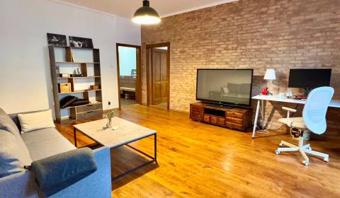 Kiadó 2 szobás lakás, 2 szobás lakás, Bratislava - Staré Mesto, Szlová