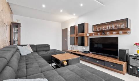 Eladó 3 szobás lakás, 3 szobás lakás, Vranovská, Bratislava - Petržalk