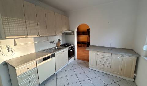 Eladó 3 szobás lakás, 3 szobás lakás, M. R. Štefánika, Nové Zámky, Szl