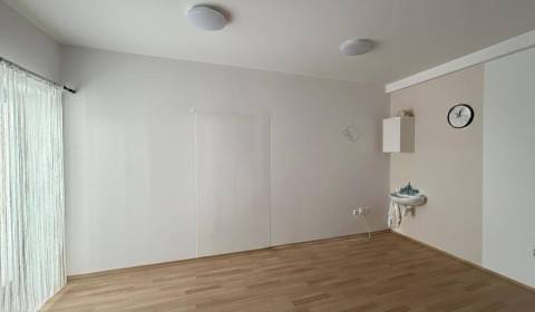 Kiadó Üzlethelység, Üzlethelység, Poprad, Szlovákia