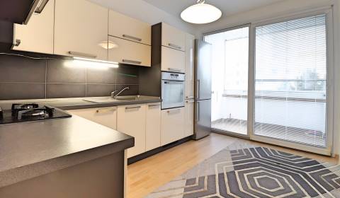 Kiadó 3 szobás lakás, 3 szobás lakás, Pribinova, Púchov, Szlovákia