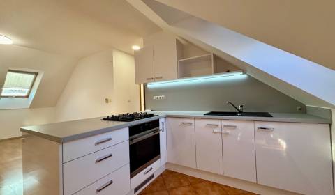 Eladó 2 szobás lakás, 2 szobás lakás, Potočná, Trnava, Szlovákia