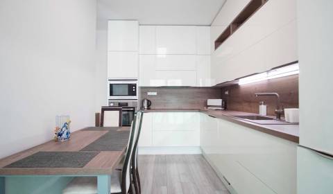 Eladó 3 szobás lakás, 3 szobás lakás, Andovská, Nové Zámky, Szlovákia