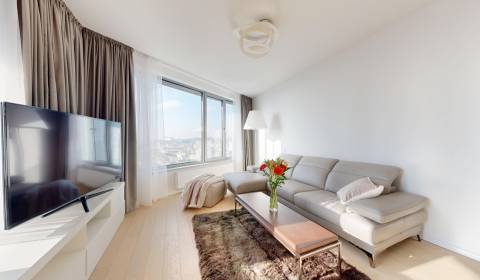 Eladó 3 szobás lakás, 3 szobás lakás, Továrenská, Bratislava - Staré M