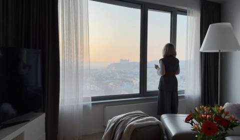 Eladó 3 szobás lakás, 3 szobás lakás, Továrenská, Bratislava - Staré M