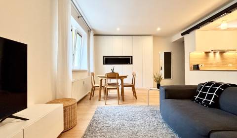 Kiadó 3 szobás lakás, 3 szobás lakás, Cukrová, Bratislava - Staré Mest