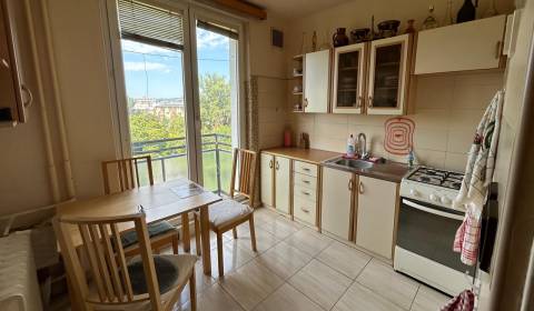 Eladó 3 szobás lakás, 3 szobás lakás, Exnárová, Bratislava - Ružinov, 