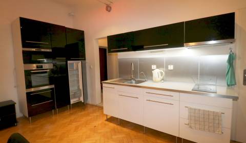 Kiadó 3 szobás lakás, 3 szobás lakás, Palárikova, Bratislava - Staré M