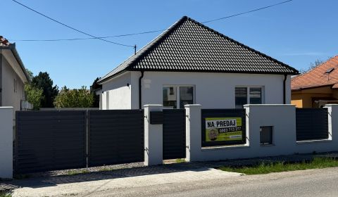 Eladó Családi ház, Családi ház, Zlaté Moravce, Szlovákia