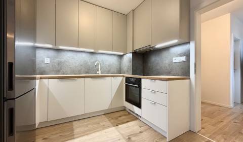 Eladó 2 szobás lakás, 2 szobás lakás, Armádna, Trenčín, Szlovákia