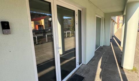 Kiadó Irodahelység, Irodahelység, Moyzesova, Považská Bystrica, Szlová