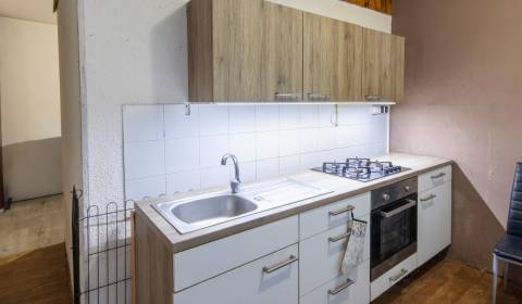 Eladó 2 szobás lakás, 2 szobás lakás, Karpatská, Banská Bystrica, Szlo