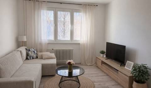 Eladó 2 szobás lakás, 2 szobás lakás, Kalinčiakova, Senica, Szlovákia