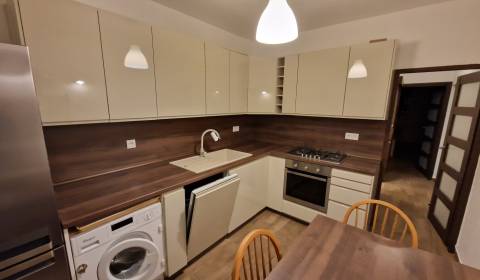 Kiadó 3 szobás lakás, 3 szobás lakás, Mierová, Galanta, Szlovákia