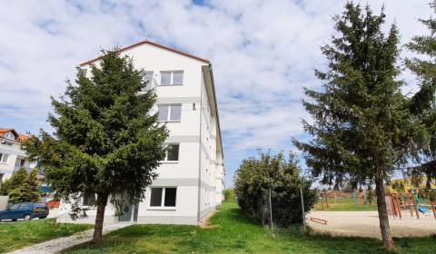 Eladó 2 szobás lakás, 2 szobás lakás, Školská, Senec, Szlovákia