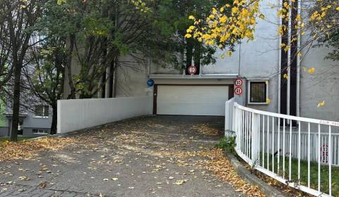 Eladó Garázsok, Garázsok, Medveďovej, Bratislava - Petržalka, Szlováki