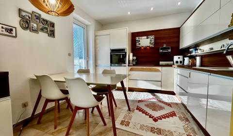 Eladó 4 szobás lakás, 4 szobás lakás, Bratislava - Ružinov, Szlovákia