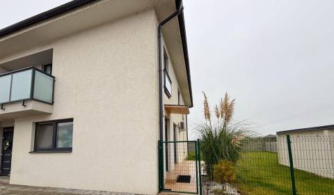 Eladó 3 szobás lakás, 3 szobás lakás, Kráľovianky, Dunajská Streda, Sz