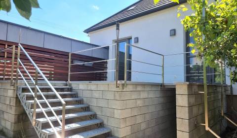 ELADÓ - 3 hálószobás ház a városközpontban, Nyitra