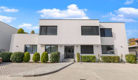 Eladó 3 szobás lakás, 3 szobás lakás, Lipnická, Senec, Szlovákia