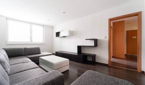 Eladó 3 szobás lakás, 3 szobás lakás, Halalovka, Trenčín, Szlovákia