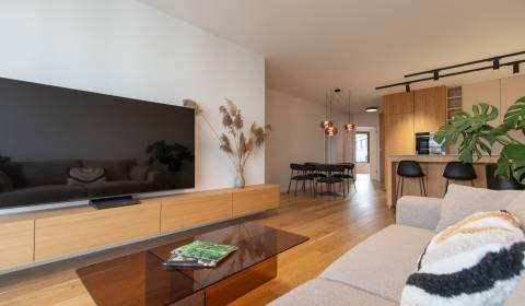 Kiadó 3 szobás lakás, 3 szobás lakás, Svätoplukova, Bratislava - Ružin