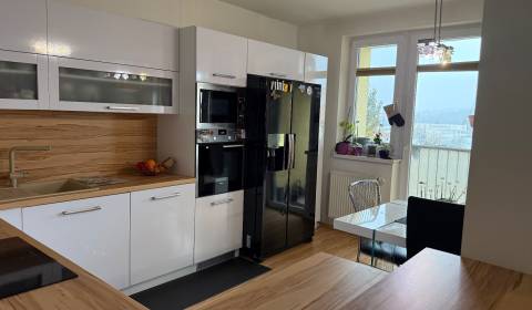 Eladó 3 szobás lakás, 3 szobás lakás, Čermanské námestie, Nitra, Szlov