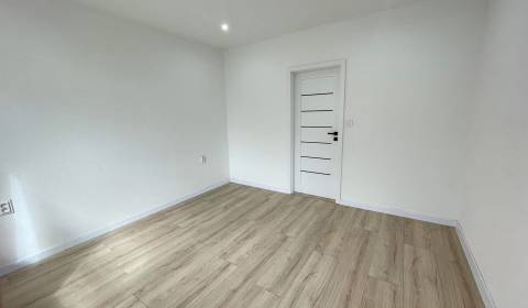 Eladó 4 szobás lakás, 4 szobás lakás, Švermova, Michalovce, Szlovákia