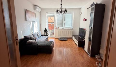 Eladó 2 szobás lakás, 2 szobás lakás, Senec, Szlovákia