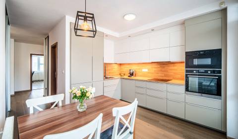 Eladó 3 szobás lakás, 3 szobás lakás, Silvánová, Pezinok, Szlovákia