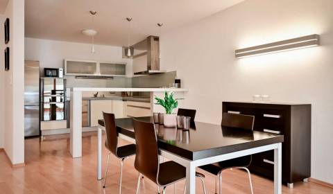 Kiadó 3 szobás lakás, 3 szobás lakás, Kysucká, Bratislava - Staré Mest