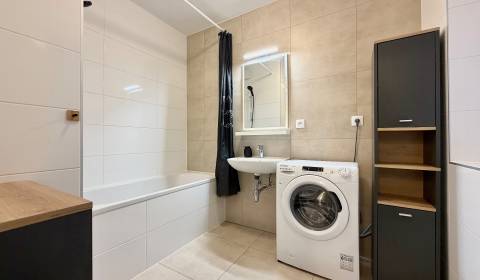 Kiadó 2 szobás lakás, 2 szobás lakás, Armádna, Trenčín, Szlovákia