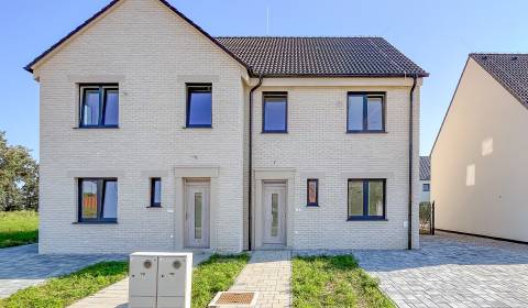 Eladó 5 vagy több szobás, 5 vagy több szobás, Irisová, Bratislava - Vr