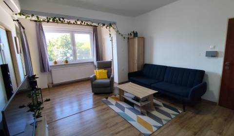 Tágas családi ház eladó Pöstyén központjában