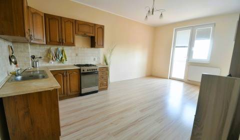 Kiadó 2 szobás lakás, 2 szobás lakás, Senec, Szlovákia