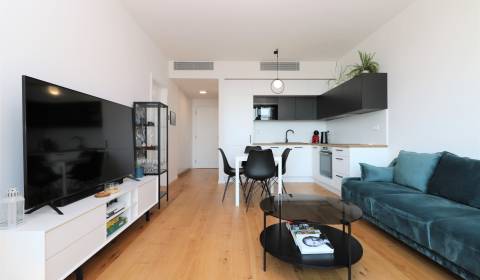 Eladó 2 szobás lakás, 2 szobás lakás, Továrenská, Bratislava - Staré M