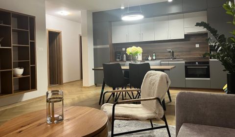 Eladó 3 szobás lakás, 3 szobás lakás, Hviezdoslavova, Poprad, Szlováki