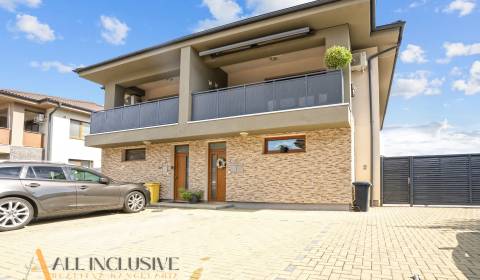 Eladó 4 szobás lakás, 4 szobás lakás, Senec, Szlovákia