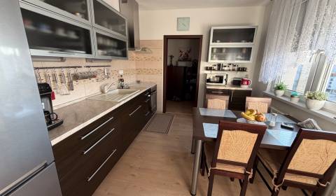 Eladó 3 szobás lakás, 3 szobás lakás, P.O. Hviezdoslava, Topoľčany, Sz