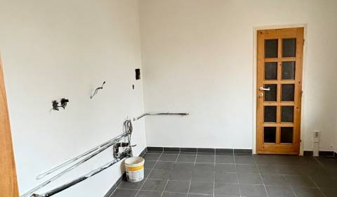 Eladó 2 szobás lakás, 2 szobás lakás, Levice, Szlovákia