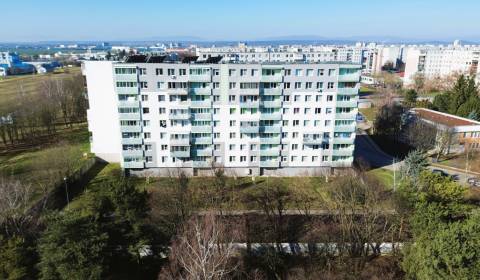 Eladó 3 szobás lakás, 3 szobás lakás, Leningratská, Michalovce, Szlová