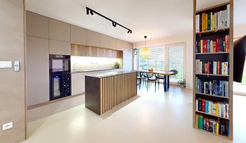 Eladó Családi ház, Családi ház, Trenčín, Szlovákia